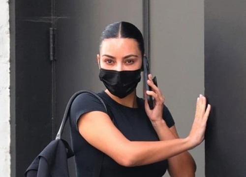 Vừa bị đồn mới rút hết filler, Kim Kardashian đã diện ngay bộ đồ tập ôm sát khoe vòng ba trứ danh