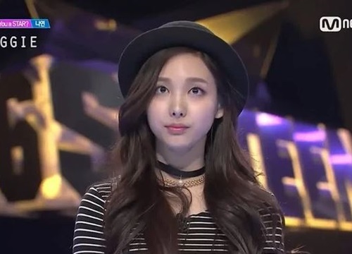 9 cột mốc của "bà chúa spotlight" Nayeon (TWICE): Thần thái chuẩn idol từ bé, tài năng nhưng nhiều lần bị bóc hát nhép gây tiếc nuối