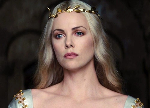 Đố ai nhận ra "nữ hoàng sắc đẹp" Charlize Theron phá hủy nhan sắc, hóa sát nhân có thật: Gớm ghiếc, giống nguyên mẫu đến lạnh gáy!