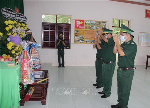 Động viên chiến sĩ Biên phòng vượt qua nỗi đau mất mẹ tiếp tục hoàn thành nhiệm vụ