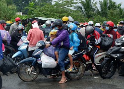 Hơn ngàn người dân muốn về ùn ứ giữa đường, lãnh đạo Long An ra đối thoại