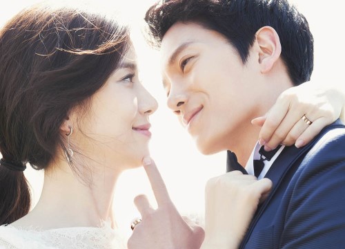 "Mợ út tài phiệt" Lee Bo Young và tài tử Ji Sung kỷ niệm 8 năm kết hôn, bộ ảnh cưới thế kỷ và tin đồn "tiểu tam" bỗng hot trở lại