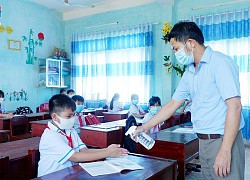 Ngày đầu tiên dạy và học trực tiếp: Giáo viên phấn khởi, học sinh háo hức