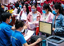 Nhập học online, tân sinh viên vẫn tốn..."101 loại phí"