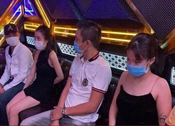 Nhóm "bay lắc" tháo chạy tán loạn khi công an bất ngờ đột kích quán karaoke