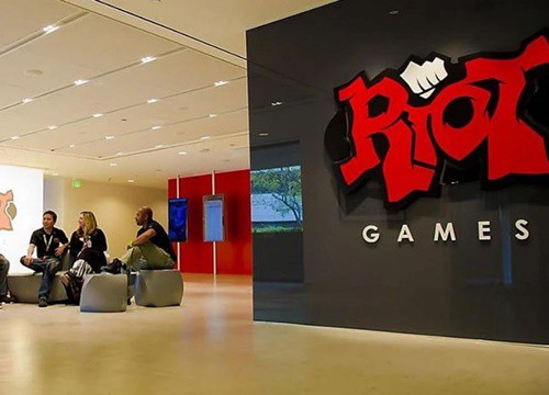 Riot lên tiếng giải thích nghi vấn "xem thường vòng Play-in", cộng đồng càng bức xúc hơn vì "chỉ biết đổ thừa"