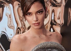 Nếu Kendall Jenner nói cô ấy đẹp tự nhiên, bạn đừng tin!