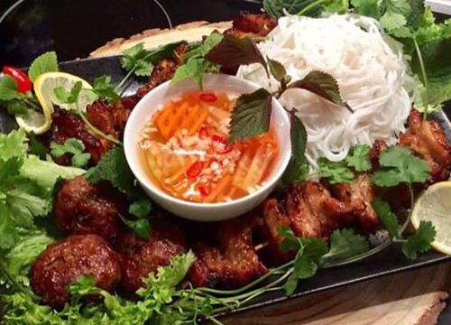 Bún chả Hà Nội lung linh những sắc màu