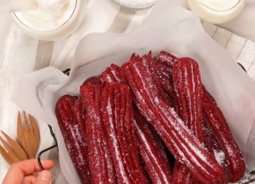 Cách làm bánh Churros velvet sốt phô mai tan chảy không cần lò nướng