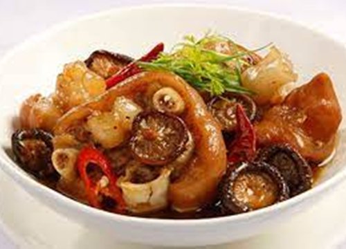 Cách làm giò heo kho nấm đông cô thơm ngon, đậm đà đưa cơm