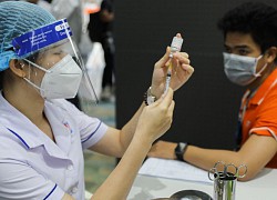 Chuyên gia đề xuất cho người tiêm hai mũi vaccine trở lại làm việc