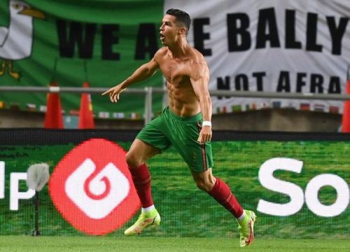 HLV Wenger hoài nghi khi Ronaldo về MU