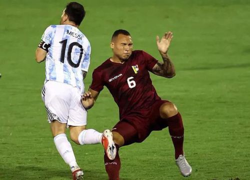 Làm Messi bị thương, truyền thông Argentina đòi 'bỏ tù' thủ phạm