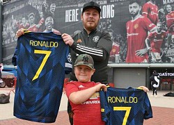 Người hâm mộ xếp hàng chờ mua áo đấu của Ronaldo