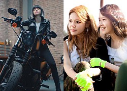 "Racing girl" Lisa thả thính "Đố anh bắt được em" cùng con xe bạc tỷ, sao nghe giống bài của SNSD thế này?