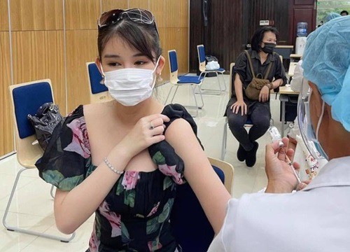 Sao Việt đi tiêm Vaccine: MC bọc kín mít, hoa hậu, diễn viên đơn giản, thoải mái