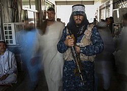 Taliban bị tố truy lùng người Mỹ mắc kẹt