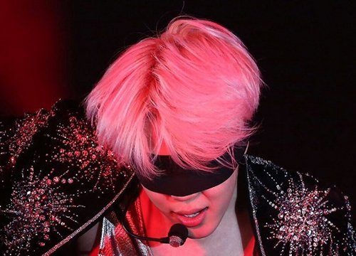 21 tuổi mà Jimin BTS đã có màn biểu diễn khiến fan dâng trào thế này