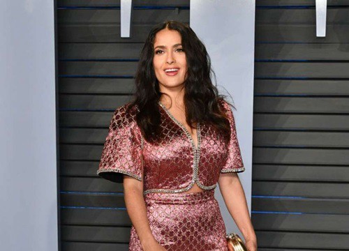 Salma Hayek mặc tôn chiều cao 1,57 m