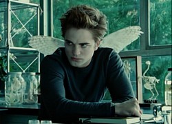 8 bí mật hậu trường Twilight khiến fan "sang chấn": Con của Bella - Edward ban đầu nhìn cực kinh dị, có cảnh nóng bị cắt vì hở quá mức!