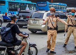 Clip: 'Thông chốt' mùa dịch, nam thanh niên bị cảnh sát cơ động phạt chạy 'mệt nghỉ'