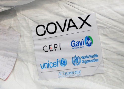 COVAX cắt giảm 30% mục tiêu chia sẻ vaccine năm 2021