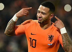 Fan nhí bị cấm vào sân từ màn chụp ảnh tự sướng với Depay