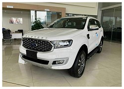 Ford Everest giảm giá hơn 100 triệu đồng