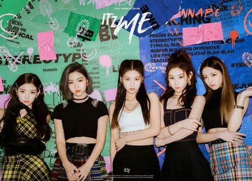 ITZY bị tố học hỏi trang phục nhóm nữ "họ hàng xa" của TWICE, Knet vừa bênh, vừa khịa concept một màu