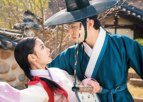 'Lovers of the Red Sky' tập 7-8: Kim Yoo Jung bắt đầu vướng vào tam giác tình yêu với Ahn Hyo Seop và Gong Myung