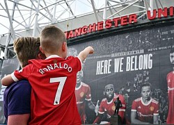 Sân Old Trafford thay đổi diện mạo trước ngày ra mắt Ronaldo