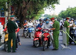 Thủ tướng yêu cầu Hà Nội điều chỉnh bất cập trong cấp giấy đi đường