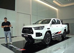 Toyota Hilux 2021 bản thể thao có gì đấu "vua bán tải" Ford Ranger?