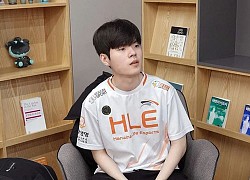 Deft khiến fan lo lắng vì quá try-hard trước CKTG: Cậu từng bị chấn thương lưng mà, hãy chú ý sức khỏe