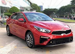 Giảm mạnh doanh số, Kia Cerato vẫn bỏ xa các đối thủ