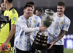 Messi khóc không ngừng trong lễ mừng công Copa America