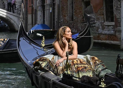 Phong cách của Jennifer Lopez khi tới Venice