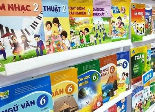 Sách giáo khoa điện tử trôi nổi trên mạng: Nỗi lo bản quyền và chất lượng