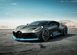 Siêu xe Bugatti Divo lùi quá đà tông vào đầu xe Mercedes CLS