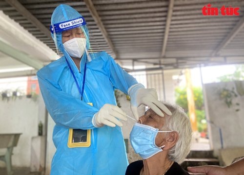 TP Hồ Chí Minh: Tiêm vaccine phòng COVID-19 tận nhà cho người già yếu, khuyết tật