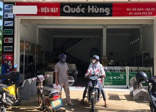 2 cha con xuống núi, "vét" sạch túi được 1 triệu để mua điện thoại học online và phản ứng bất ngờ từ chủ cửa hàng