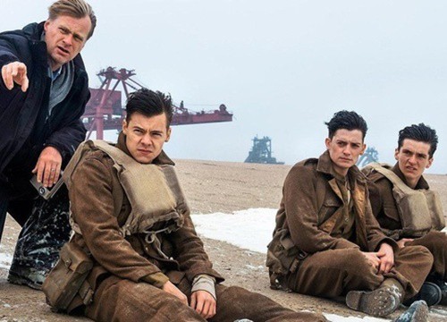 Christopher Nolan chia tay Warner Bros. sau 20 năm