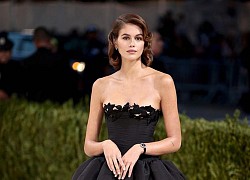 Con gái siêu mẫu Cindy Crawford khoe lưng trần quyến rũ tại Met Gala 2021