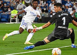 Fan Real Madrid vỡ hòa trên sân nhà trước trận thắng ngược dòng của các cầu thủ chủ sân Bernabeu