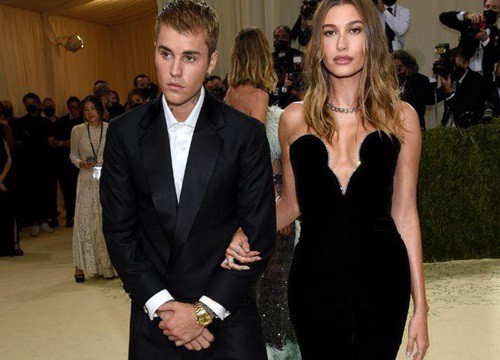 Justin Bieber mang giày 90 USD trên thảm đỏ Met Gala