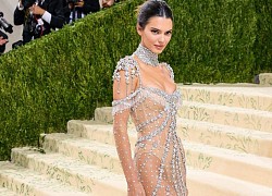 Kendall Jenner đẹp tựa nàng thơ với đầm đính đá gợi cảm