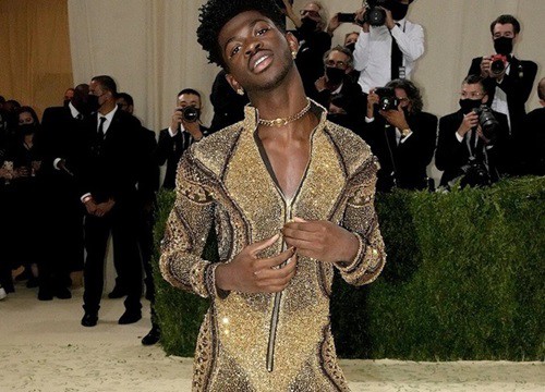 Lil Nas X thay đồ xoành xoạch trên thảm đỏ Met Gala 2021