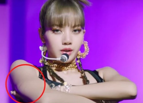 Lisa (BLACKPINK) bị thương trong quá trình chụp ảnh teaser đu dây mạo hiểm, fan soi ra sẹo trên tay nhìn mà xót