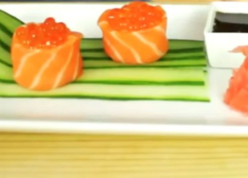 Món sushi cá hồi chuẩn vị Nhật đơn giản tại nhà