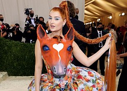 Những bộ cánh kỳ dị ở Met Gala 2021